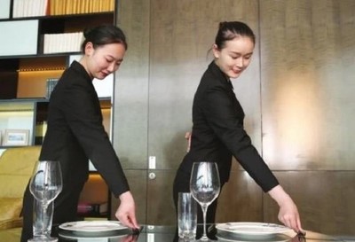 90后湖南女孩成为国宴级服务员,3次服务国宴,一般酒店请不动她